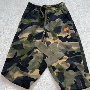 boys nike joggers